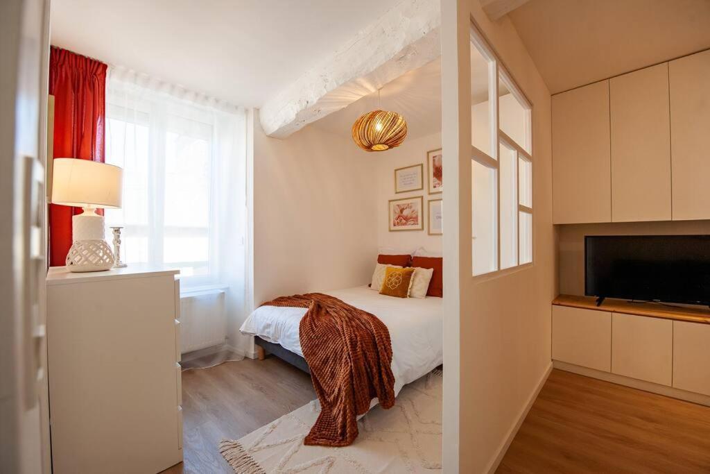 Le Cocoon - Appartement Dans Maison Du Xviieme Siecle Фужер Экстерьер фото